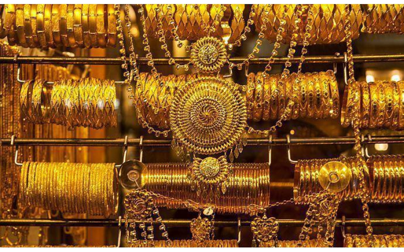 多地典當“金包銀”首飾騙取14萬余元，收獲一副“銀手銬”