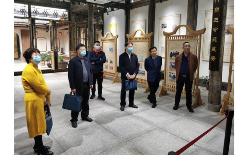 南充市市金融工作局黨組書記、局長任萍深入典當行開展走訪調研